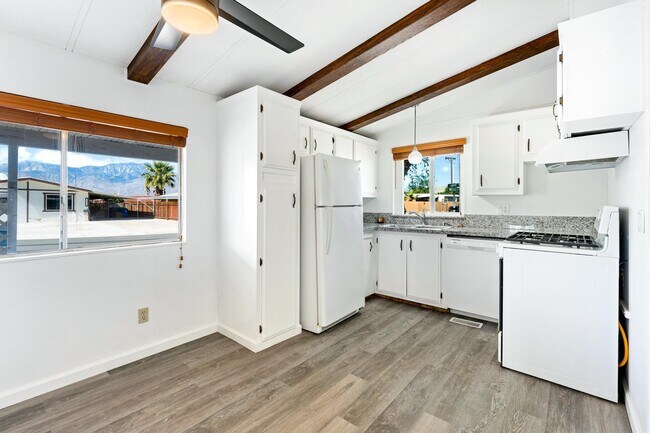 Building Photo - 32520 Westchester Dr