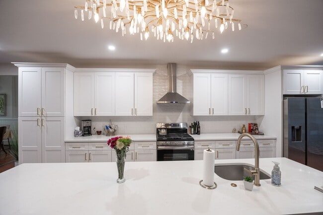 Building Photo - Newbold Square Church