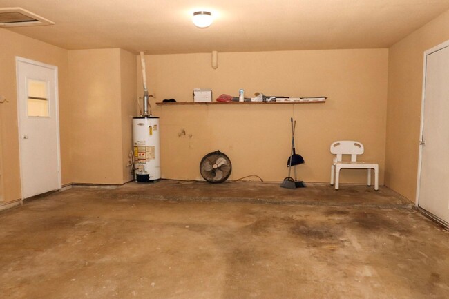 Building Photo - 109 Halo Dr
