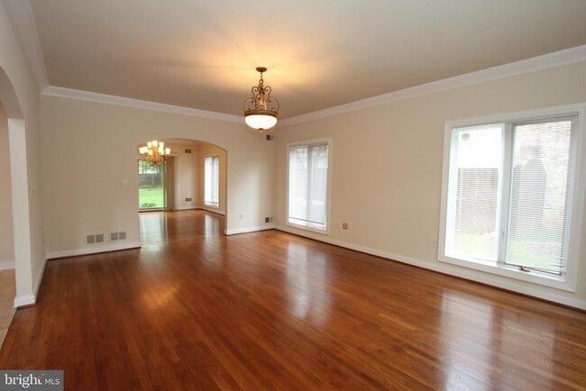 Building Photo - 10208 Sorrel Ave