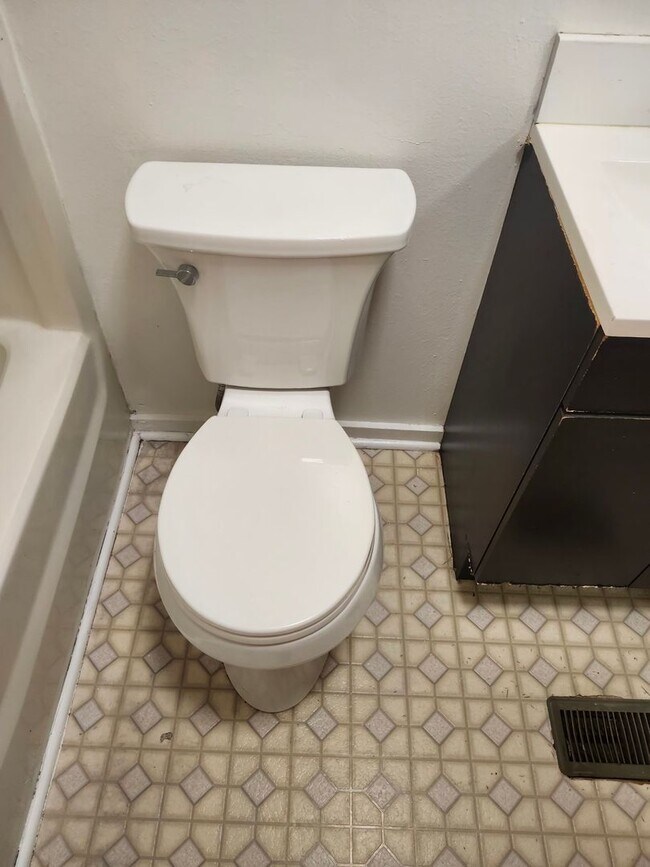 Building Photo - 301 Gaile Ave