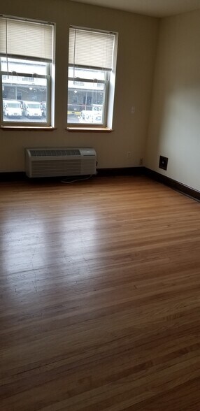 Original hard wood floors - 319 W North St