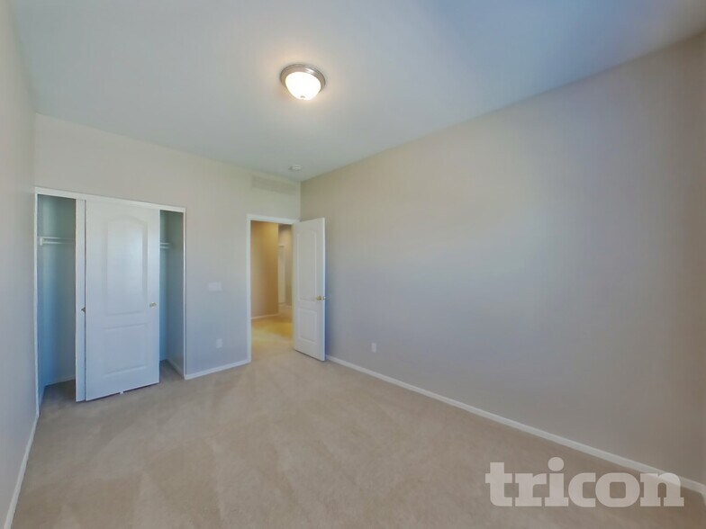 Building Photo - 883 E Dust Devil Cir