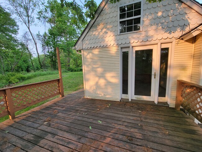 Building Photo - 103 Shore Dr