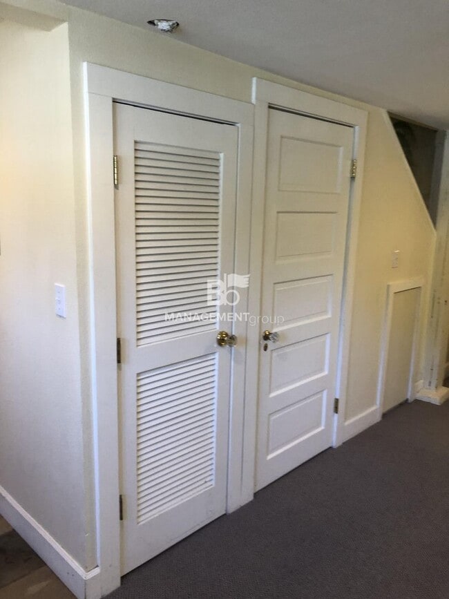 Building Photo - Portland Heights- Beautiful Home loaded with Character & Charm-Updated Kitchen- Spacious Yard