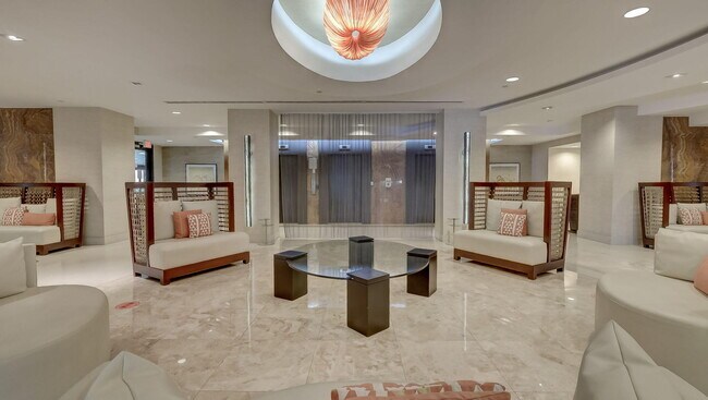 Building Photo - 2555 Collins Ave