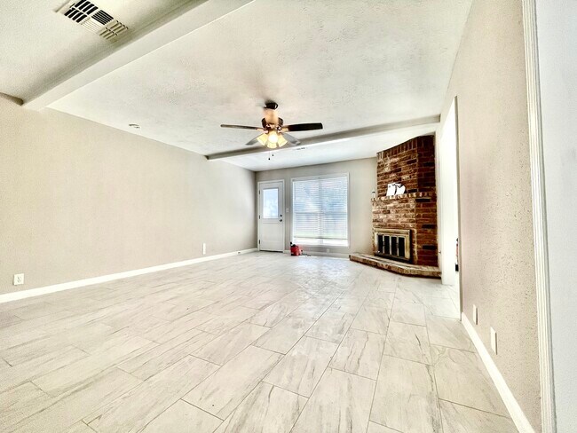 Building Photo - 1811 Hanbury Ct