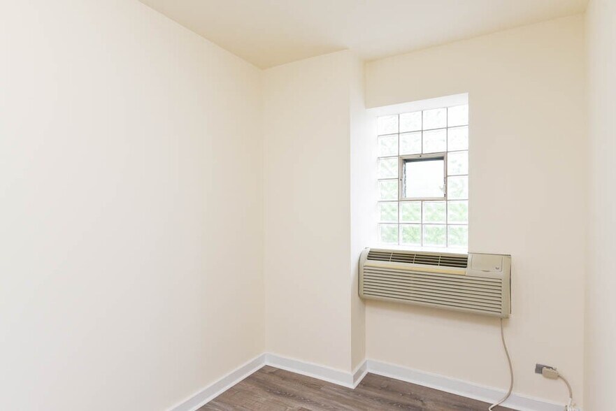 Building Photo - 1850 N Humboldt Blvd