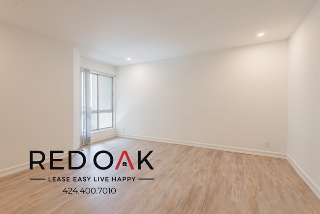 Building Photo - Spacious and Sunlit One Bedroom with Priva...