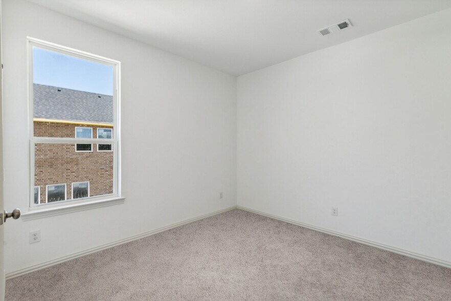 Building Photo - 1021 Featherglass Ln