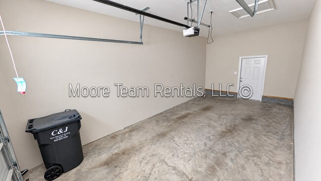 Building Photo - 2095 Orchard Rd