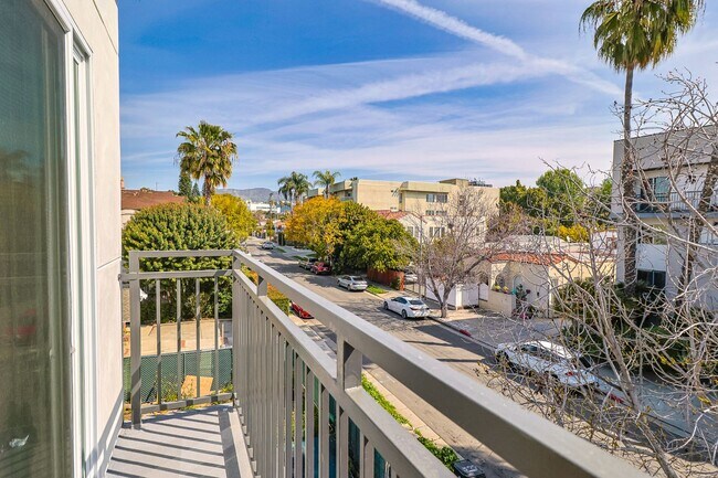 Building Photo - 4 Bed | 4.5 Bath | 2024 Construction | Tow...