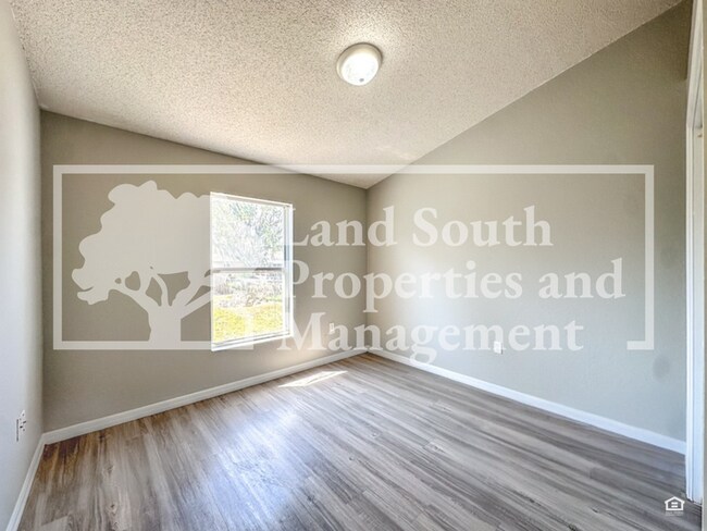 Building Photo - 2818 Timbercrest Pl