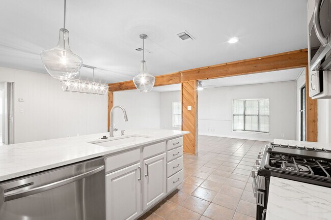 Building Photo - 4134 Hunting Path