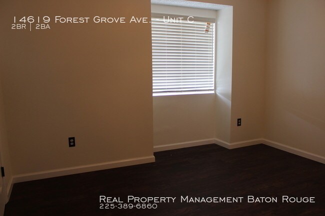 Building Photo - Move-In Ready Apartment in Central