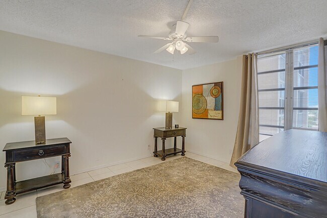 Building Photo - 1391 S Ocean Blvd