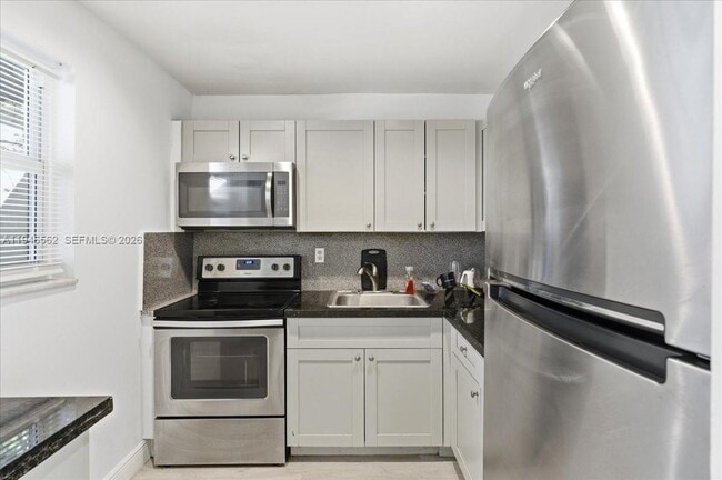 Building Photo - 17255 SW 95th Ave