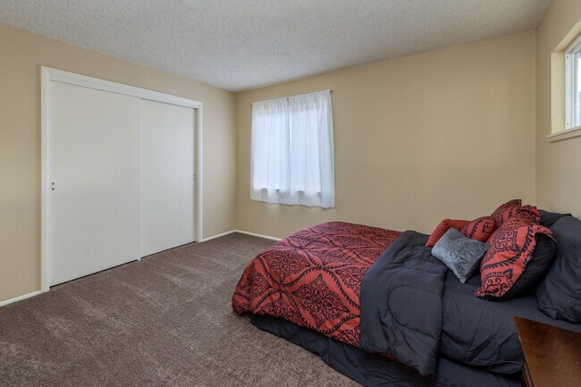 Building Photo - 1100 Kirman Ave