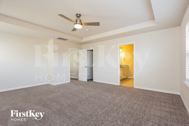 Building Photo - 557 Hillpark Ln