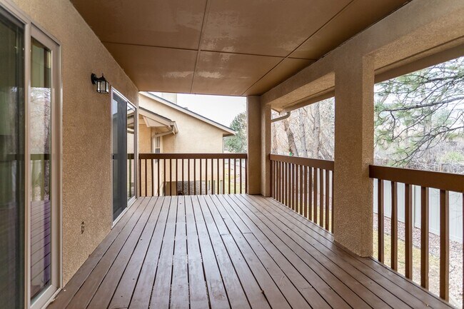 Building Photo - Spacious & Bright Broadmoor Townhome with Covered Deck!