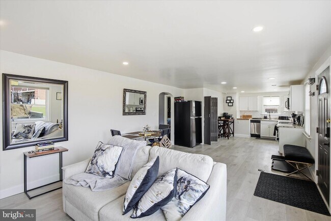 Building Photo - 1058 St Joseph St