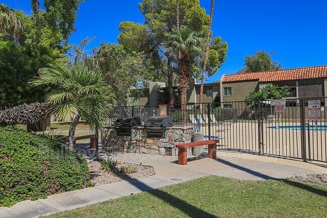 Building Photo - 4201 E Camelback Rd