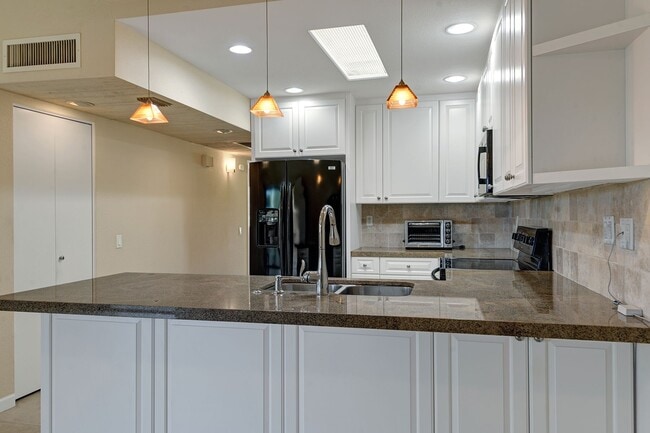 Building Photo - 73895 Saquaro Ct