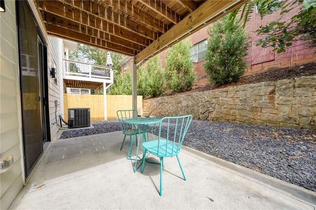 Building Photo - 825 Barnett St NE