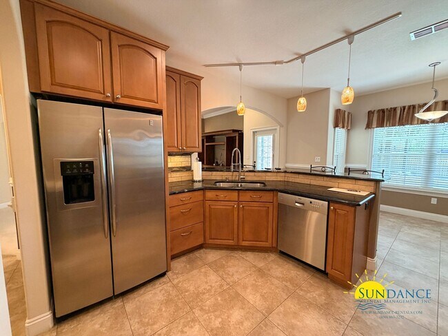 Building Photo - 213 Golf Course Dr