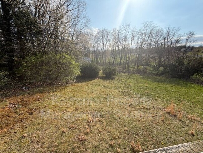 Building Photo - 907 Ladd Rd