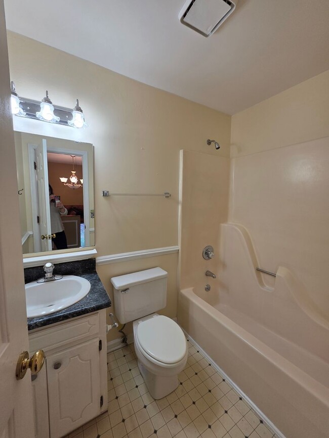 Building Photo - Gorgeous Home in Great Neighborhood