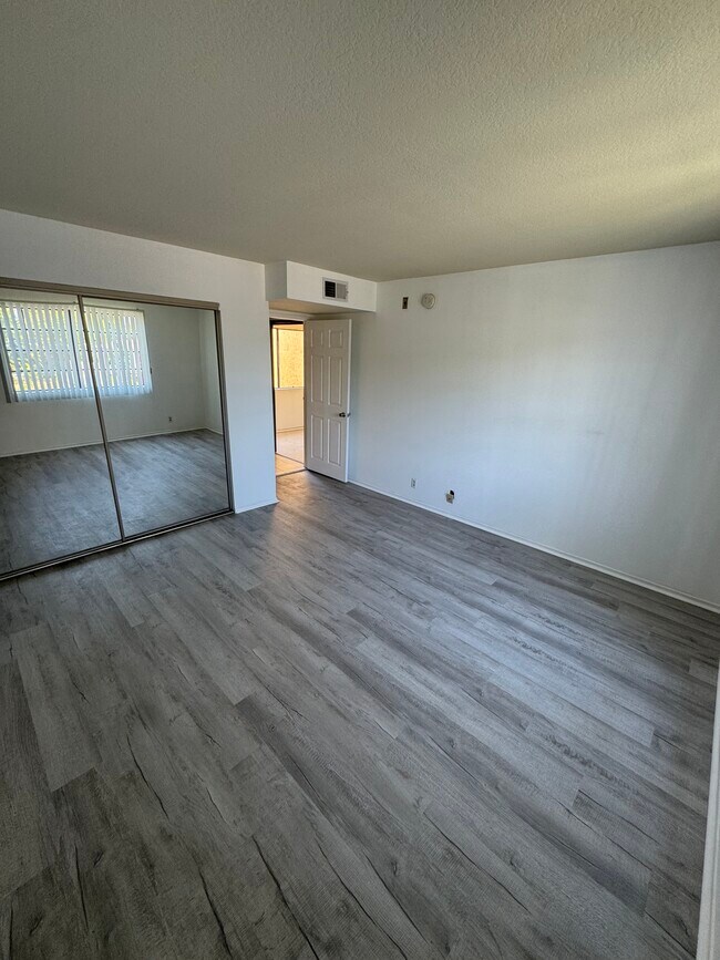 Building Photo - 4434 Fulton Ave