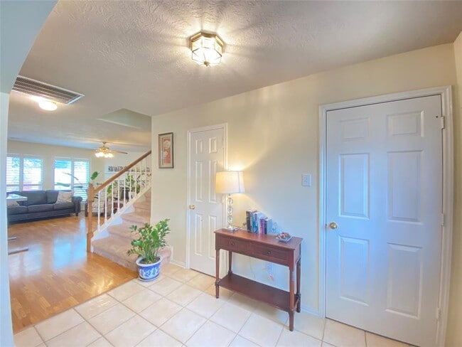 Building Photo - 3407 Beacon Hill Dr