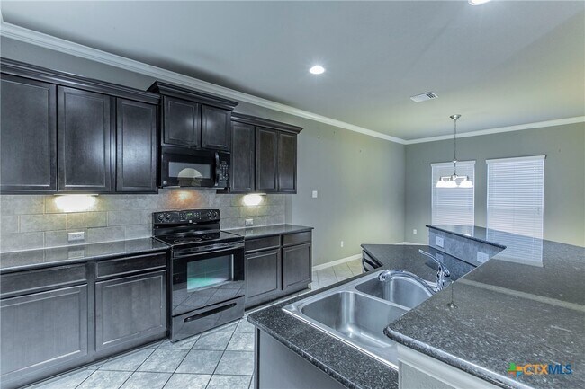 Building Photo - 1603 Neuberry Cliffe
