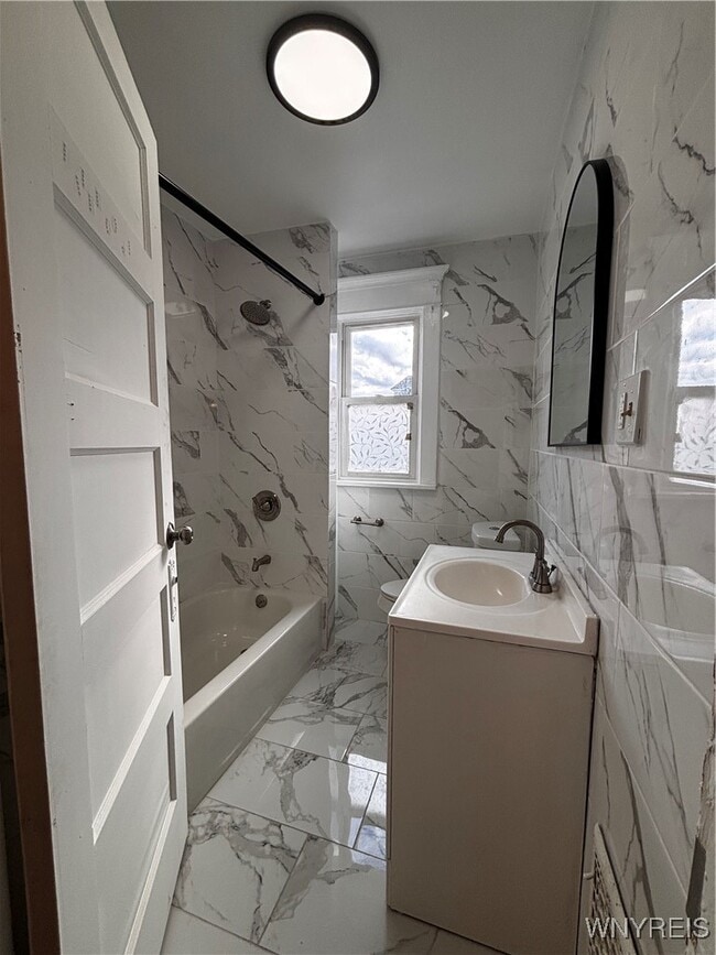 Building Photo - 432 Wohlers Ave