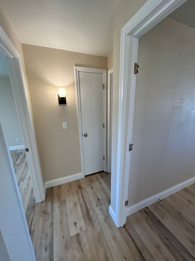 Building Photo - Newly Renovated 3 Bedroom, 2 Bath Home in ...