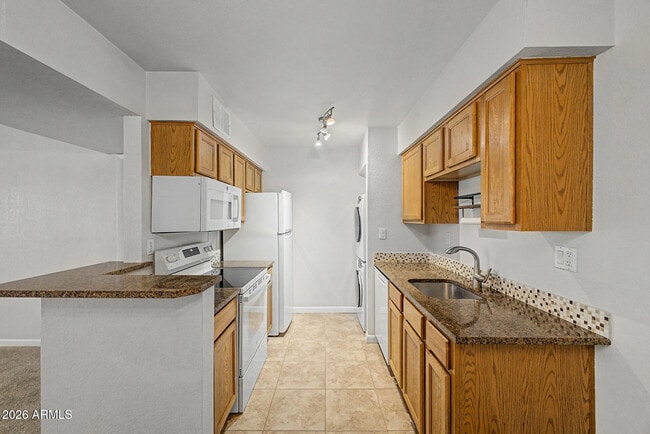 Building Photo - 5995 N 78th St