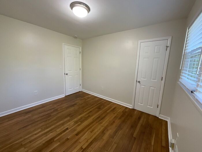 Building Photo - 728 Gary Rd NW