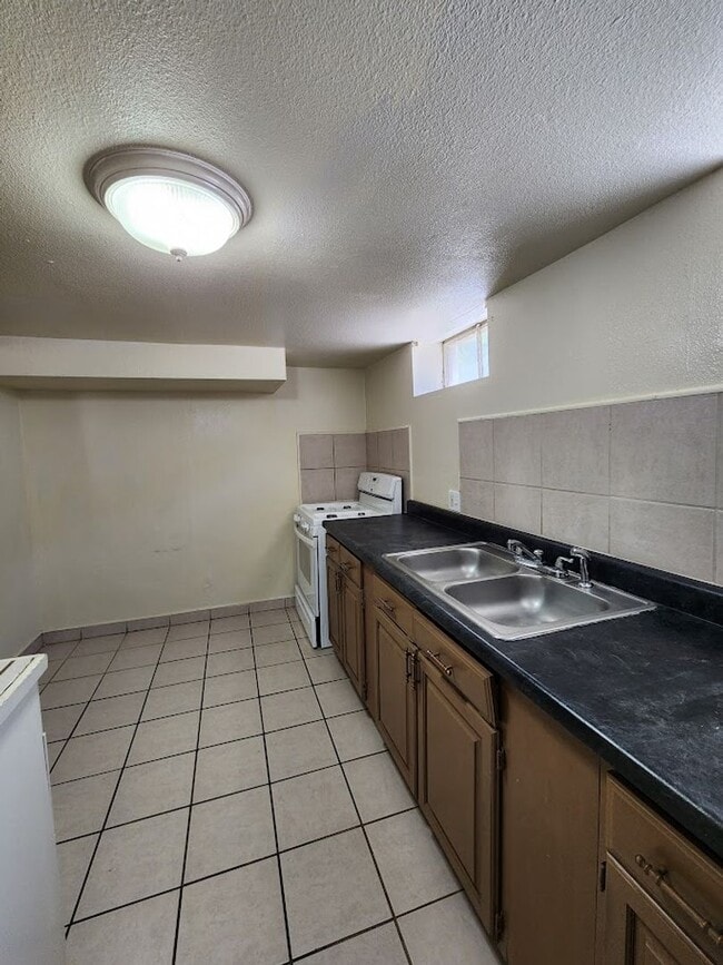 Building Photo - 1225 Upham St