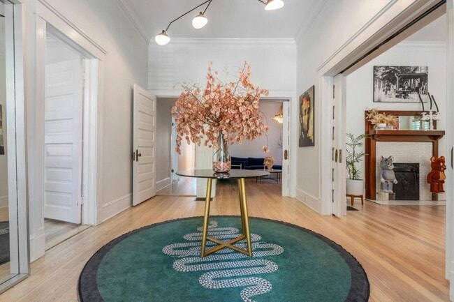 Building Photo - 242 Haralson Ave NE