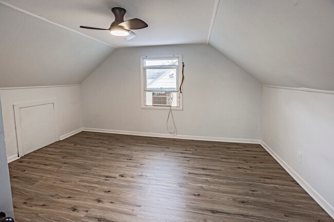 Building Photo - 16 W Linden Ave