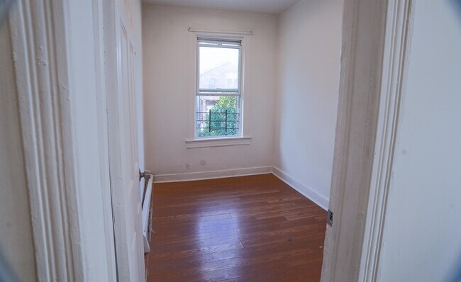 Building Photo - 13 Stevens Ave