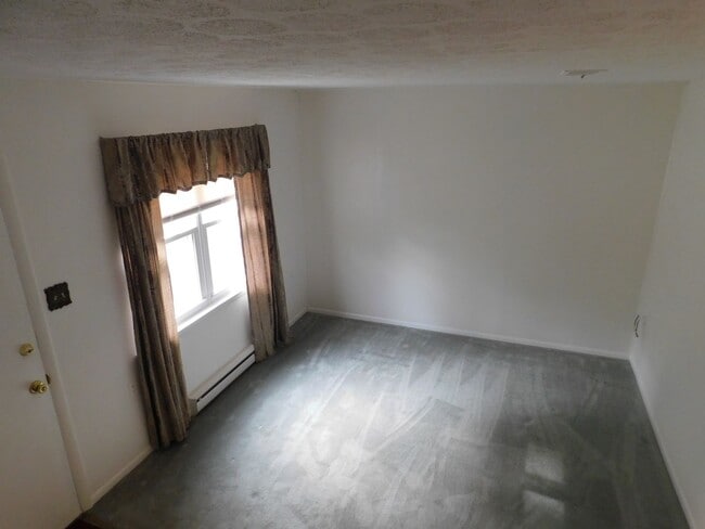 Building Photo - Berryville Townhouse