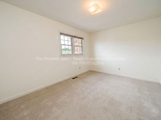 Building Photo - 479 Bramblewood Ln