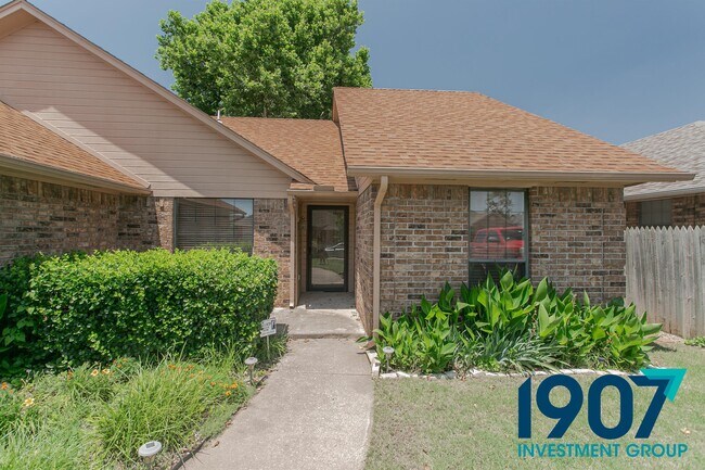 Building Photo - 1213 SW 133rd St