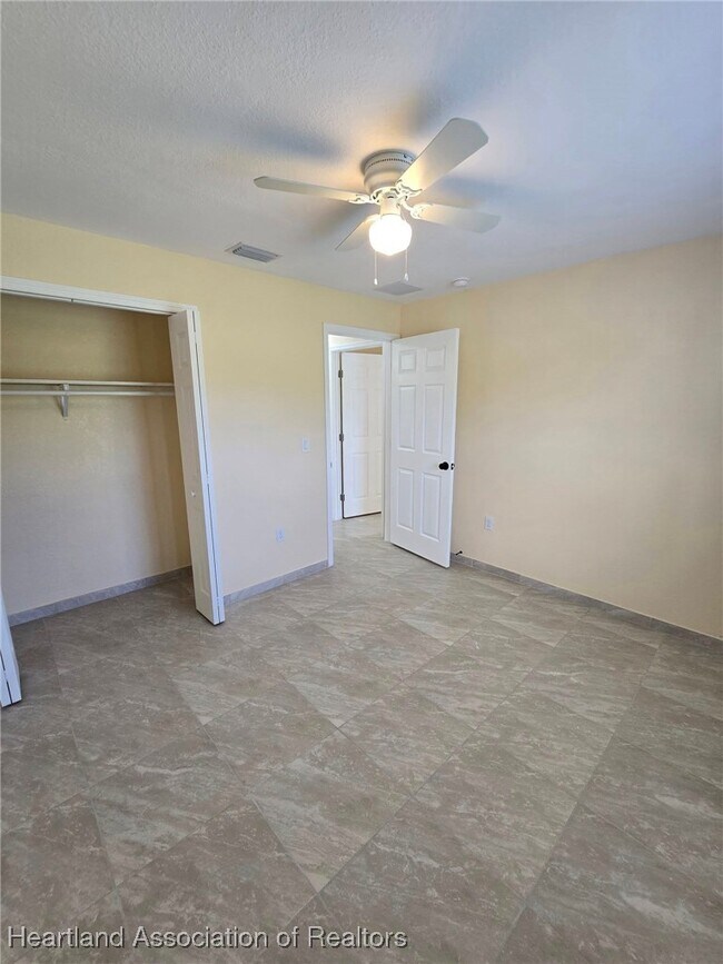 Building Photo - 611 Memorial Dr