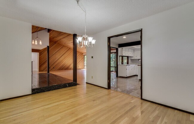 Building Photo - 4Bed, 3Bath Home in West Slope / Raleigh H...