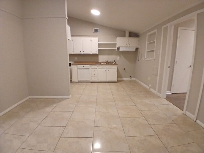 Building Photo - Completely renovated 4 Bedroom, 1.5-Bath |...