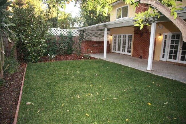 Building Photo - 12607 Kling St