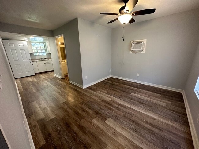 Building Photo - Beautiful 2 Bedroom Apartment